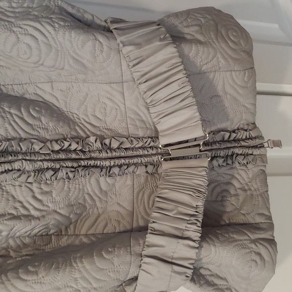 EUC White House Black Market silver vest with ruffle detail. Size M - Picture 2 of 4